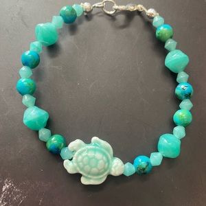 7” turtle bracelet stretch with clasp